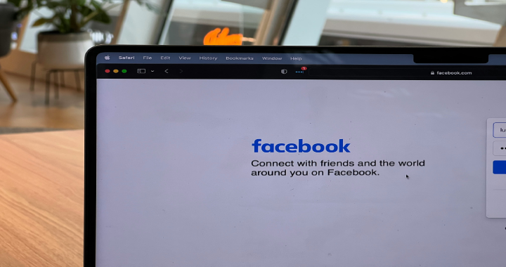 Facebook Mockup UI